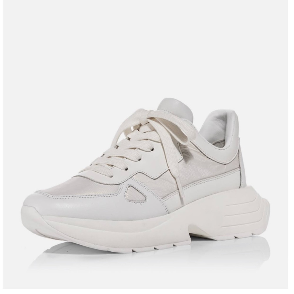 Stuart Weitzman Willow Runner Sneakers - Cream Pearl in size 9.5